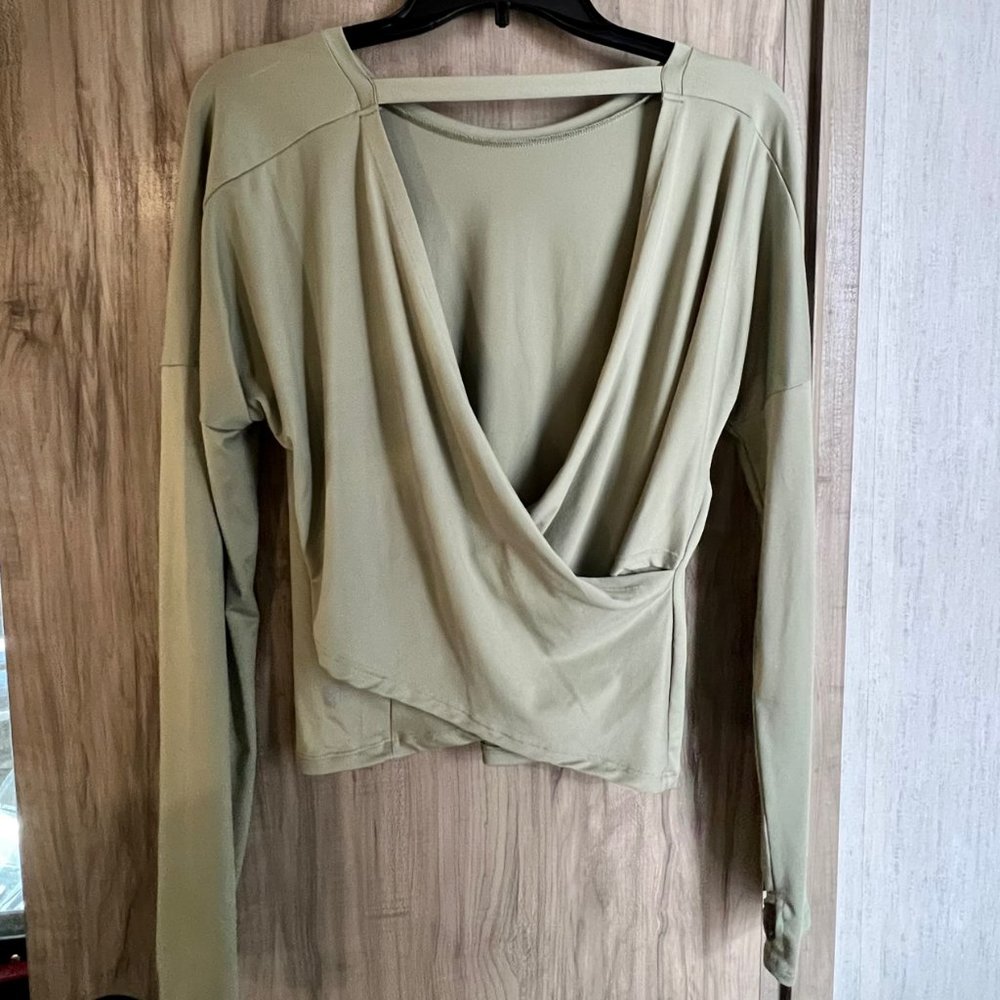 NWOT Open back long sleeve